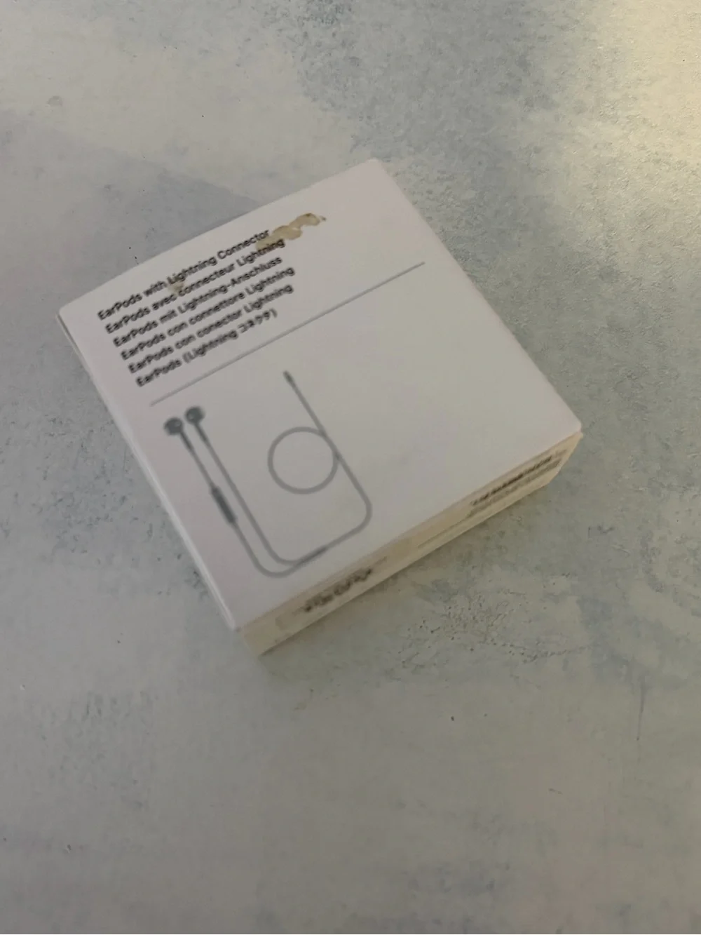 NIB Apple EarPods Lightning Connector in White